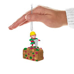 Shaky Cake Ornament With Sound and Motion